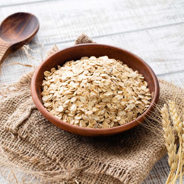 Bowl of Glanbia Ireland Ingredients Jumbo Oat Flakes